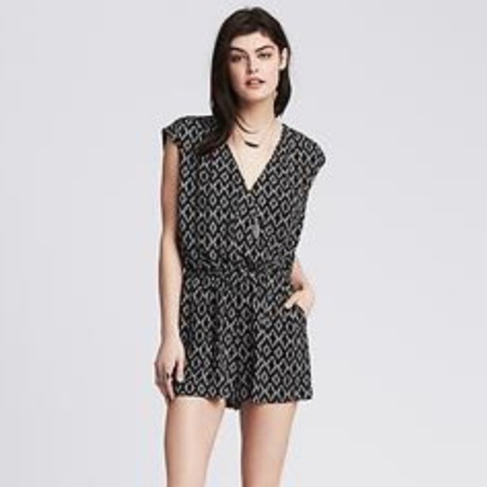 Banana Republic Black And White Romper - Size 00p